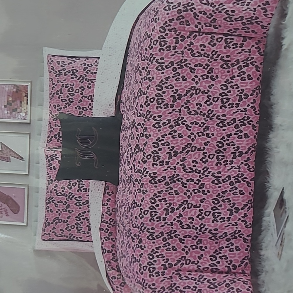 Juicy Couture Pink Comforter Set Luxurious Bedding - Queen - Picture 6 of 11
